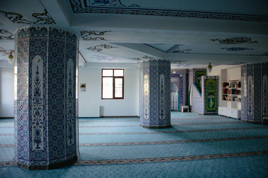 saflı özel desenli cami halısı