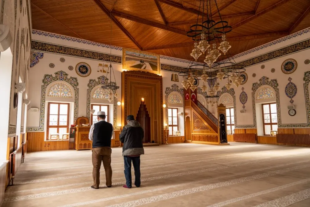 Demirci Cami Halıları